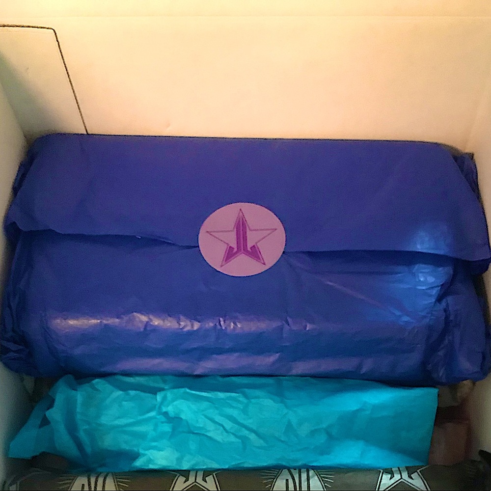 Blue Blood Pallet by Jeffree Star cosmetics